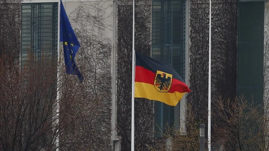 Berlin’de 4 kişi para nakil aracı görevlilerine saldırarak para kasalarını