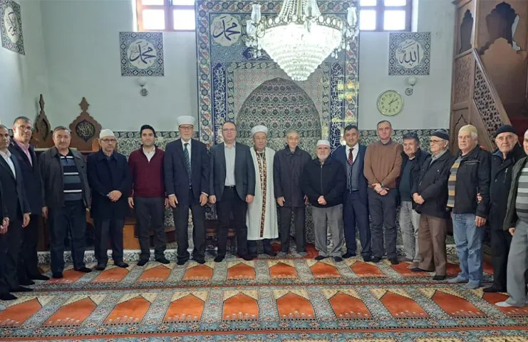 Başkonsolos Aykut Ünal yeni yılın ilk cuma namazında Gümülcine Yenimahalle’deki