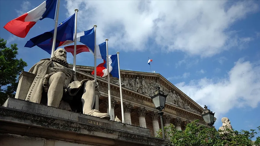 Fransa'da Macron'un "Fransa İslamı" projesi kapsamında atılan adımların ve buna