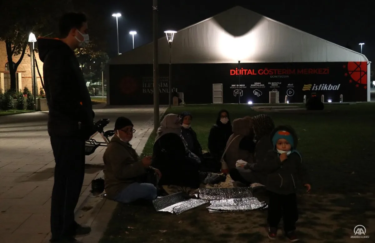 Konya'da depremden korkarak dışarı çıkanlar yaşadıklarını anlattı
