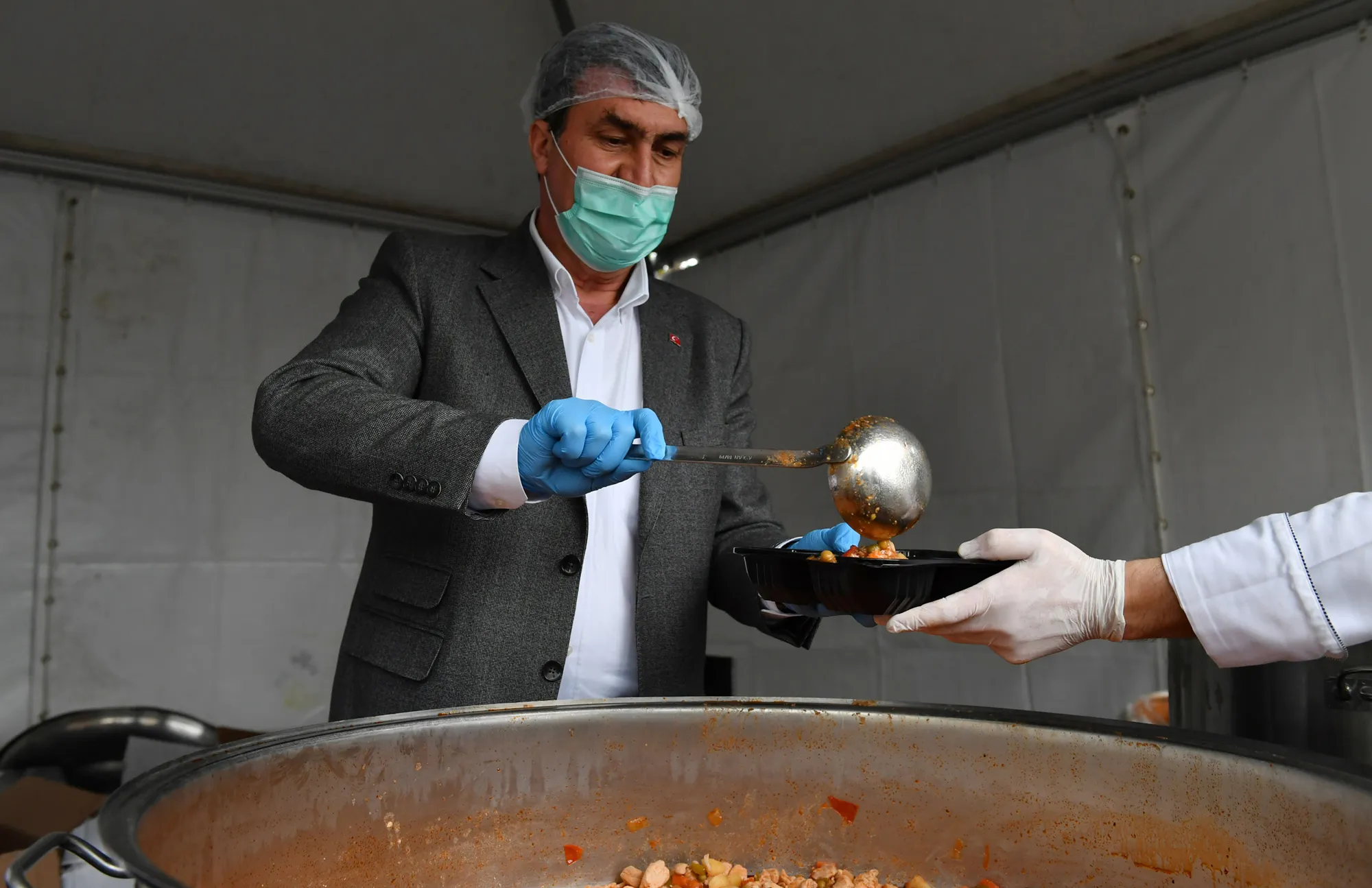 Ramazan ayı boyunca 100 bini aşkın sıcak yemek dağıtımı gerçekleştirecek