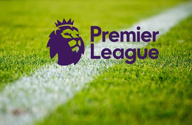 Manchester United taraftarlarının Old Trafford Stadı'na girerek sahayı işgal etmesinin