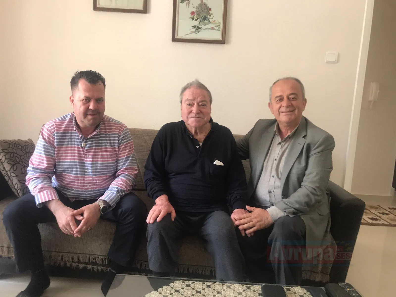 Eski Bağımsız Rodop Milletvekili Rodoplu’ya evinde ziyaret Eski Bağımsız Rodop Milletvekili ve Gerçek Gazetesi imtiyaz sahibi İsmail