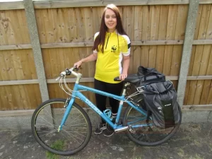 İngiliz blog yazarı Lauren Pears, WWF'e para toplamak için Londra'dan