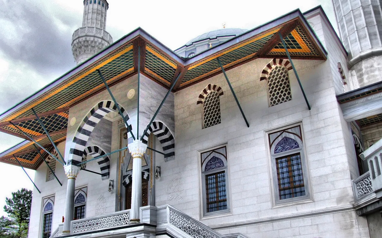 Almanya'da yeni tip koronavirüs önlemleri çerçevesinde ibadete bir süre ara