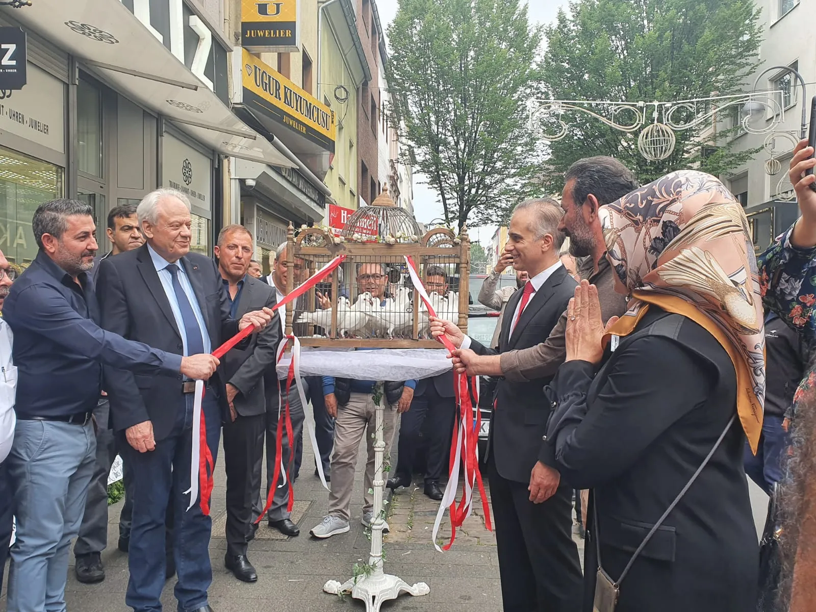 Almanya'nın Köln kentinde Türklerin yoğun olarak yaşadığı Keupt caddedesinde 9