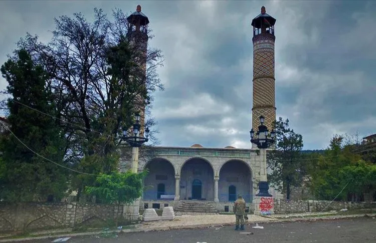 Dağlık Karabağ'ın sembol şehri Şuşa'da 28 yıl sonra cuma namazı