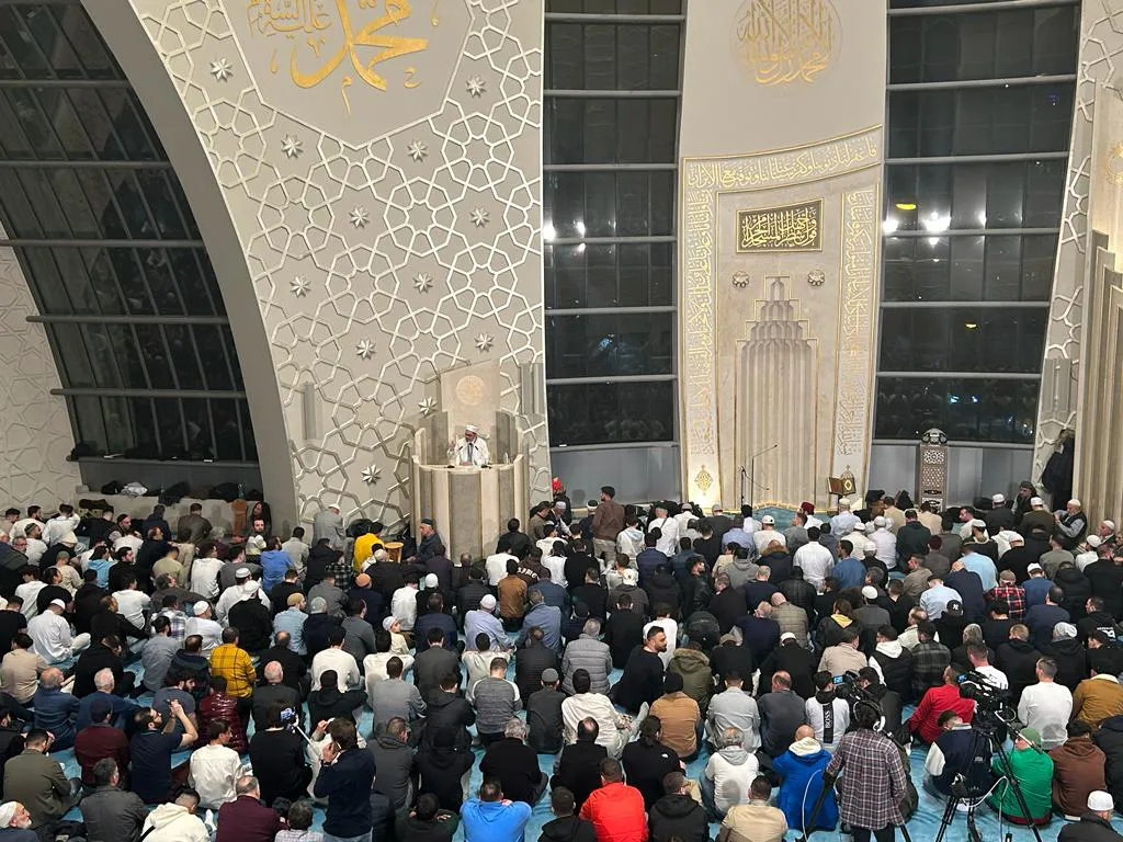 Kur’an-ı Kerim’in indirilmeye başlandığı, sema kapılarının açıldığı, dua ve tövbelerin