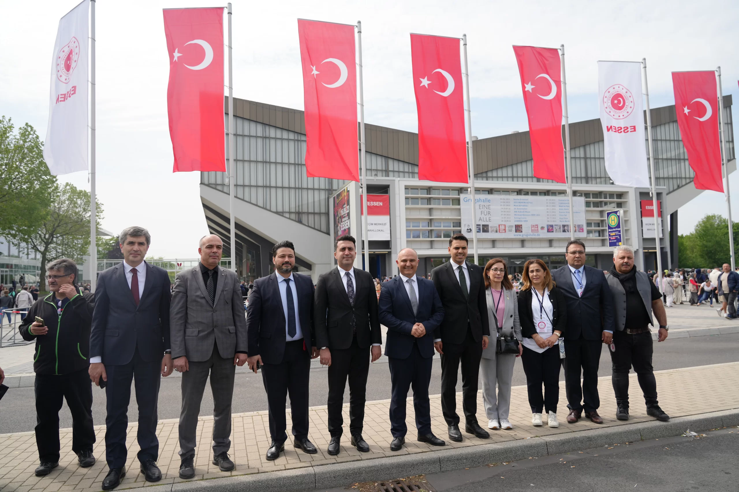 Almanya’da yaşayan Türk vatandaşları, Türkiye’de 28 Mayıs’ta yapılacak Cumhurbaşkanı Seçimi