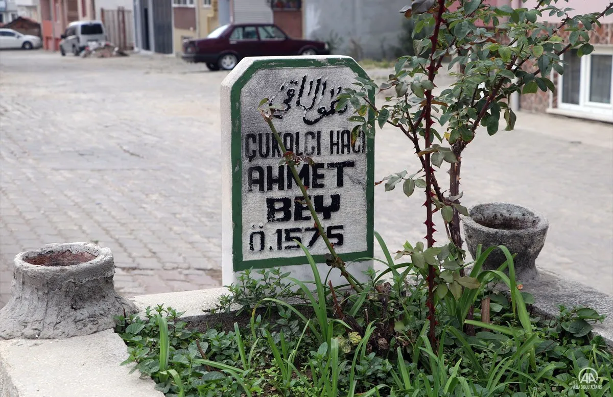 Nişancıpaşa Mahallesi Muhtarı İrfan Deniz: "Cami avlusunda yatan zatın mezar