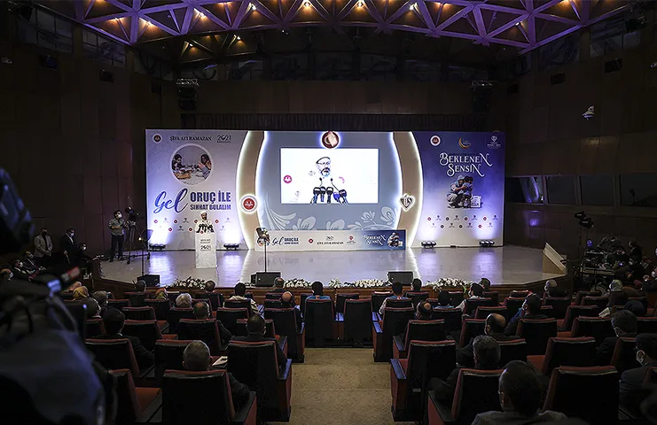 Diyanet İşleri Başkanı Erbaş, Tedbirler kapsamında, ramazanda teravih namazının camilerde