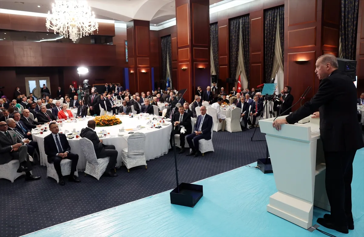 Cumhurbaşkanı Erdoğan: "Depremin yıktığı şehirlerimiz, eskisinden daha güçlü bir şekilde