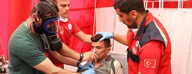 Yunan güvenlik güçlerinin müdahalesinde yaralanan sığınmacılar, İl Sağlık Müdürlüğünün sahra