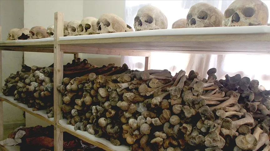 Fransa'nın 1994'te Ruanda soykırımını yapan Hutu hükümetine, Fransız ordusunun kontrolü