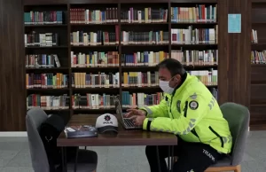 Trafik polisi İbrahim Tuncay Mercancı, çıkardığı polisiye romanla hem kendisinin