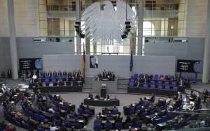 Almanya’da Hristiyan Birlik (CDU/CSU) partileri ile Sosyal Demokrat Parti (SPD)
