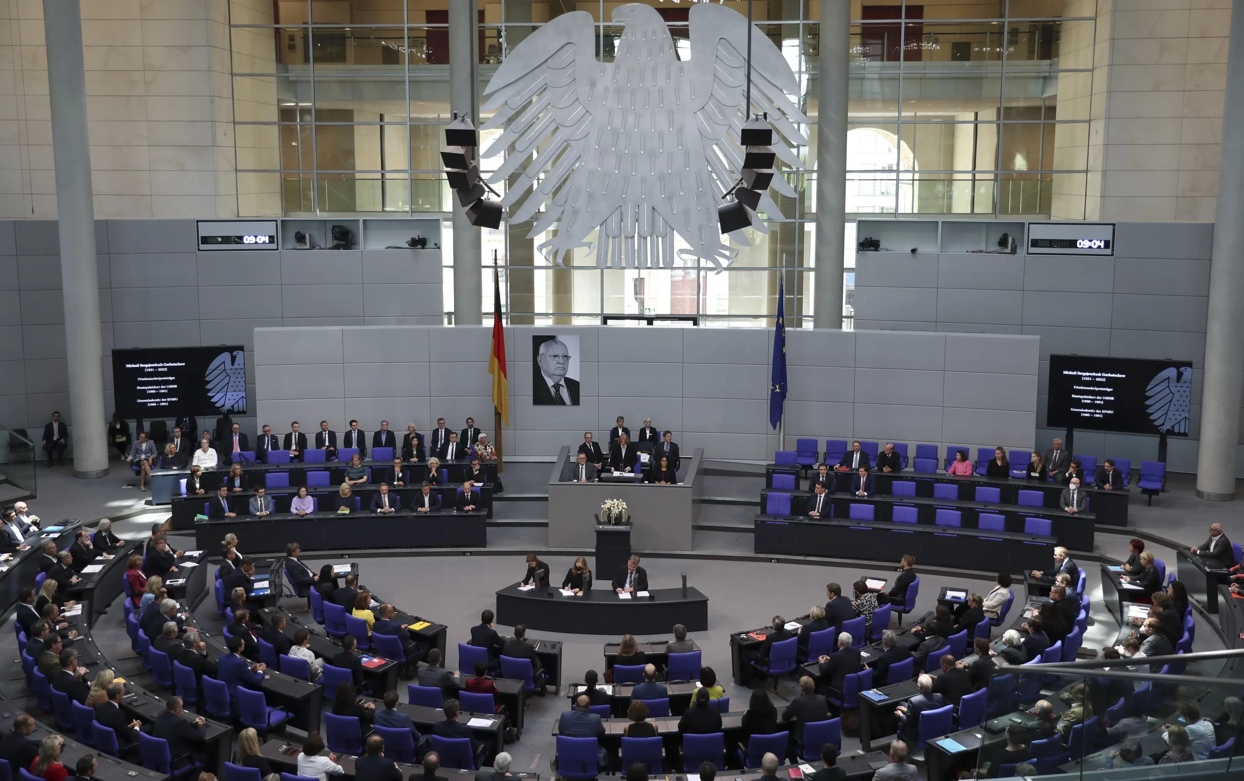 Almanya’da Hristiyan Birlik (CDU/CSU) partileri ile Sosyal Demokrat Parti (SPD)