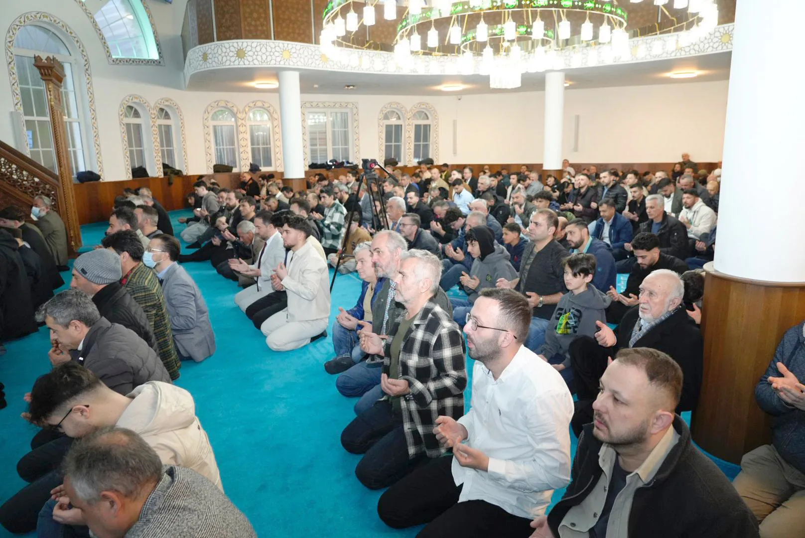 Oruçların tutulduğu, iftarların bir arada paylaşıldığı, mukabelelerin okunduğu ve teravih