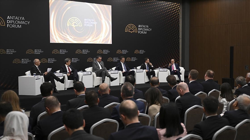 Antalya Diplomasi Forumu’nda (ADF) düzenlenen “Balkanlar’da Müreffeh Bir Gelecek İçin