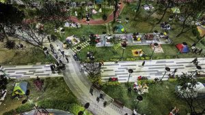 İstanbul’da deprem endişesi yaşayan bazı vatandaşlar, millet bahçeleri ve parklarda