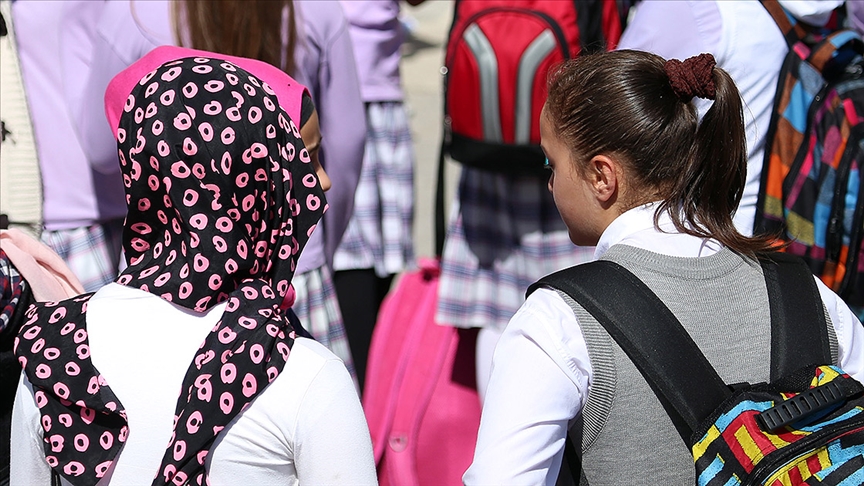 KKTC’de liselerde başörtüsü serbest bırakıldı. Bakanlar Kurulu, lise ve ortaokullarda