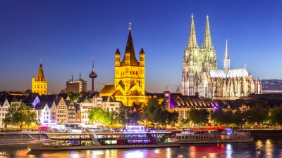 Köln Katedrali (Kölner Dom): Gotik Mimarinin Zirvesi Köln Katedrali, Almanya’nın Köln kentinde yer alan, sadece ülkenin değil,