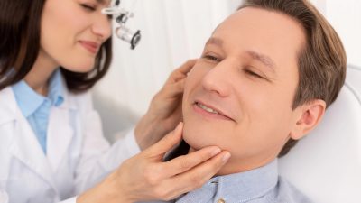 Yaz aylarında deniz ve havuz keyfi yaparken kulağa su kaçması,