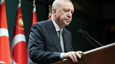 Erdoğan’ın Macron hamlesi Atina’da şok etkisi yarattı! Cumhurbaşkanı Recep Tayyip Erdoğan’ın Fransa Cumhurbaşkanı Emmanuel Macron’u “değerli dost”