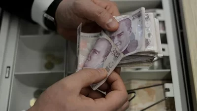 Memur maaşlarına yapılacak zam konusunda beklenen yeni teklif gündeme geldi.