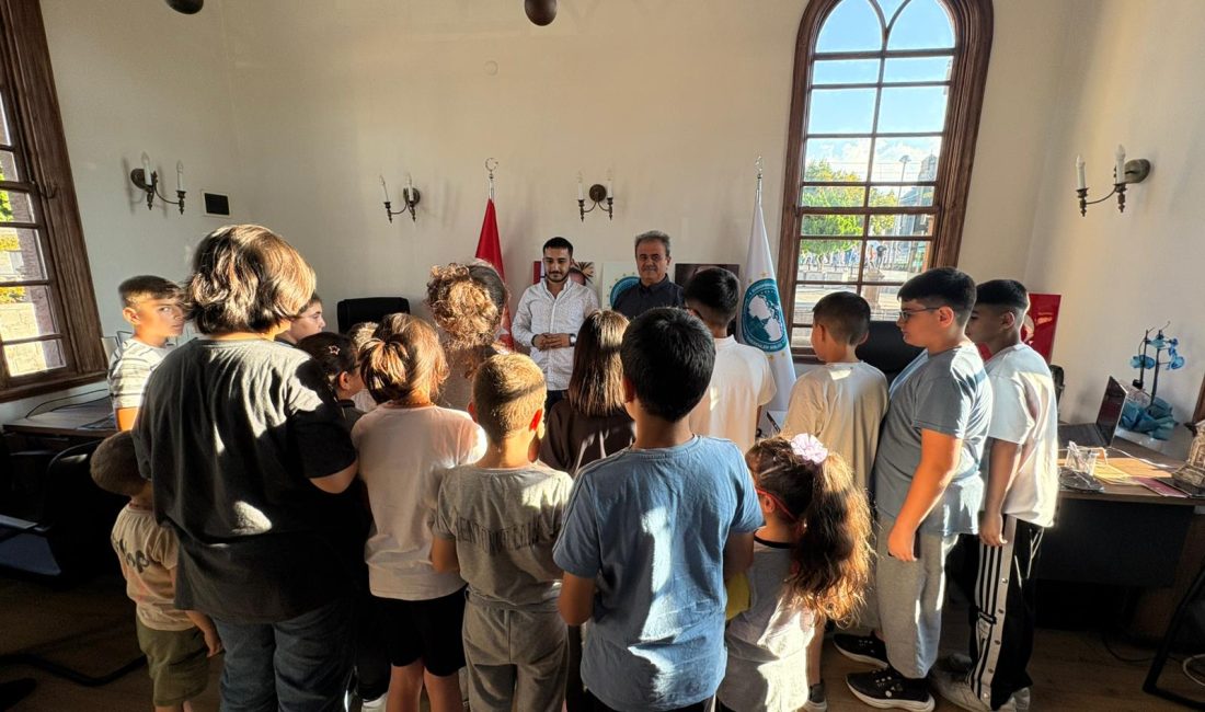 Avrupa Kayseri İşverenler Birliği (AKİB), Kayseri’de başlattığı kırtasiye desteği ile