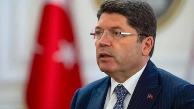 Adalet Bakanı Tunç’tan Hakkari’de “Terörsüz Türkiye” sürece tam destek Adalet Bakanı Yılmaz Tunç, Hakkari ziyaretinde “Terörsüz Türkiye” sürecine yönelik