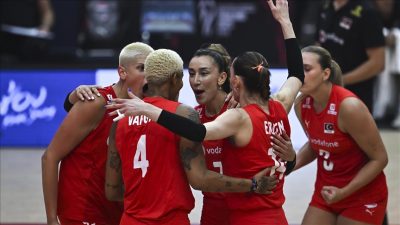 Dünya Kadınlar Voleybol Şampiyonası’nda tarihi bir başarıya imza atan Türkiye