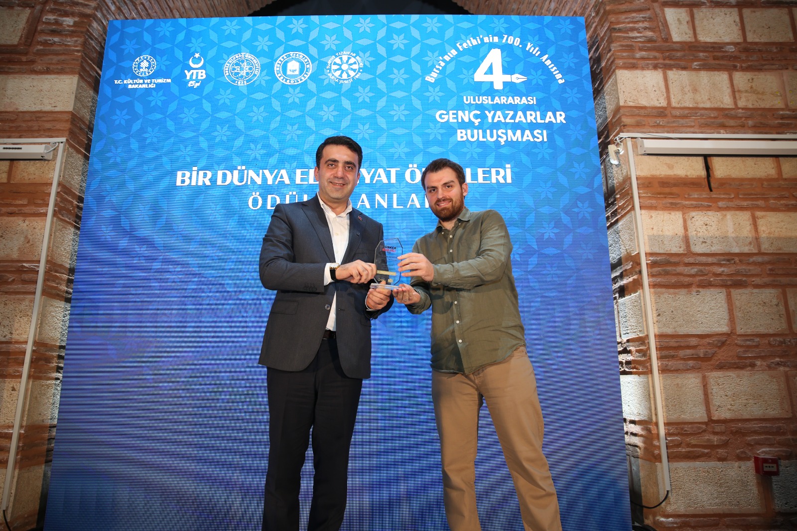 YTB Dünya Edebiyat Ödülleri’nde Gençler Buluştu 16 8 4