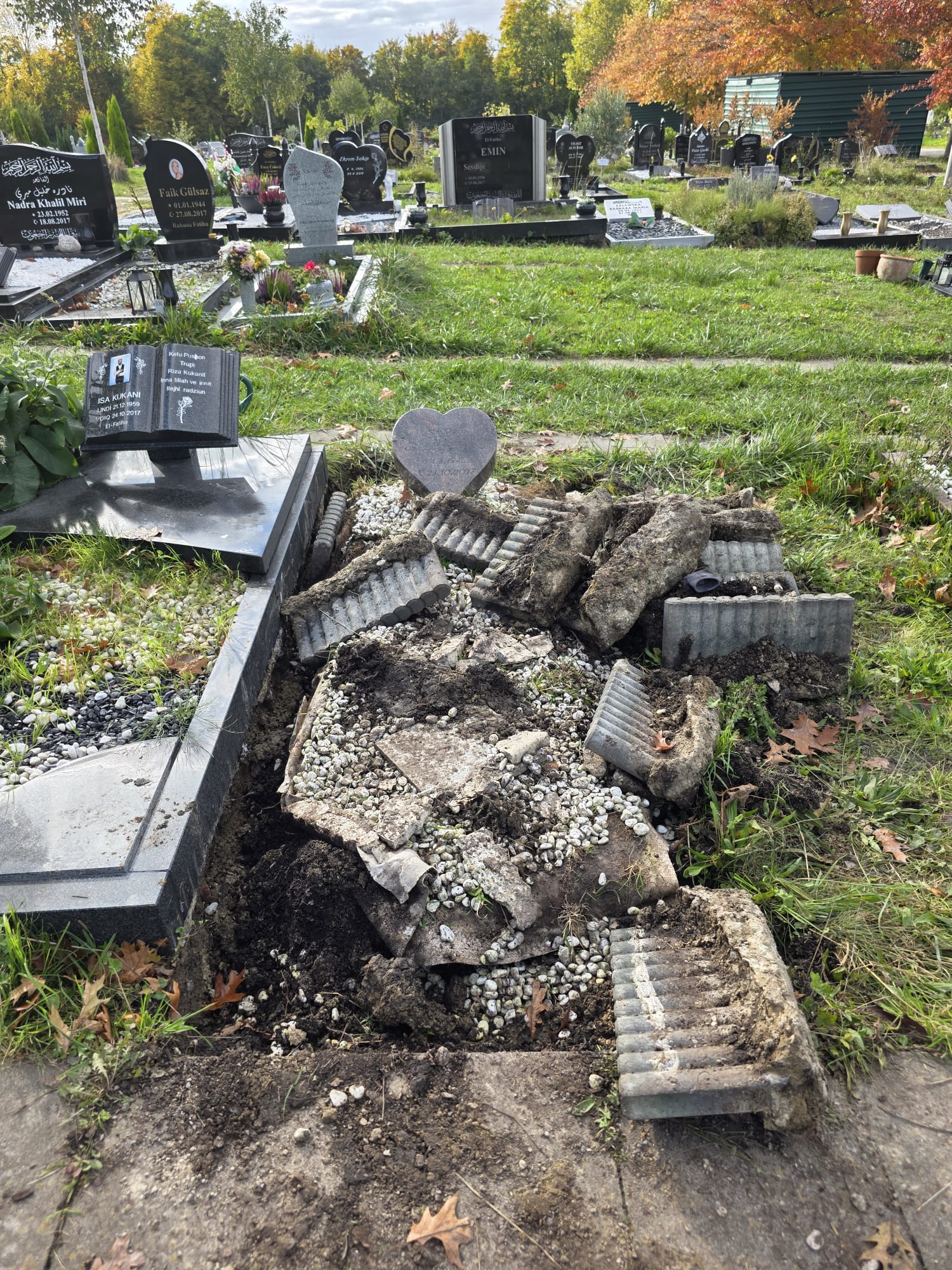 Almanya’nın Essen kentinde bulunan Altenessen Nordfriedhof Müslüman mezarlığında meydana gelen