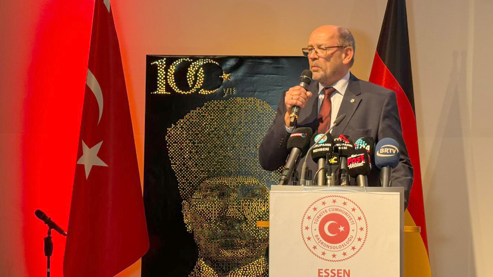 Essen Başkonsolosluğu’ndan Cumhuriyetin 102. yılına görkemli kutlama 14 essen cumhuriyet kutlama10