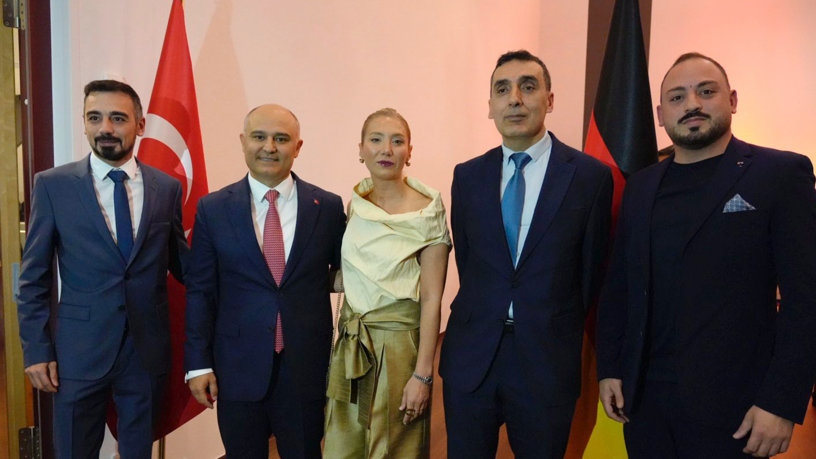 Essen Başkonsolosluğu’ndan Cumhuriyetin 102. yılına görkemli kutlama 4 essen cumhuriyet kutlama13 1