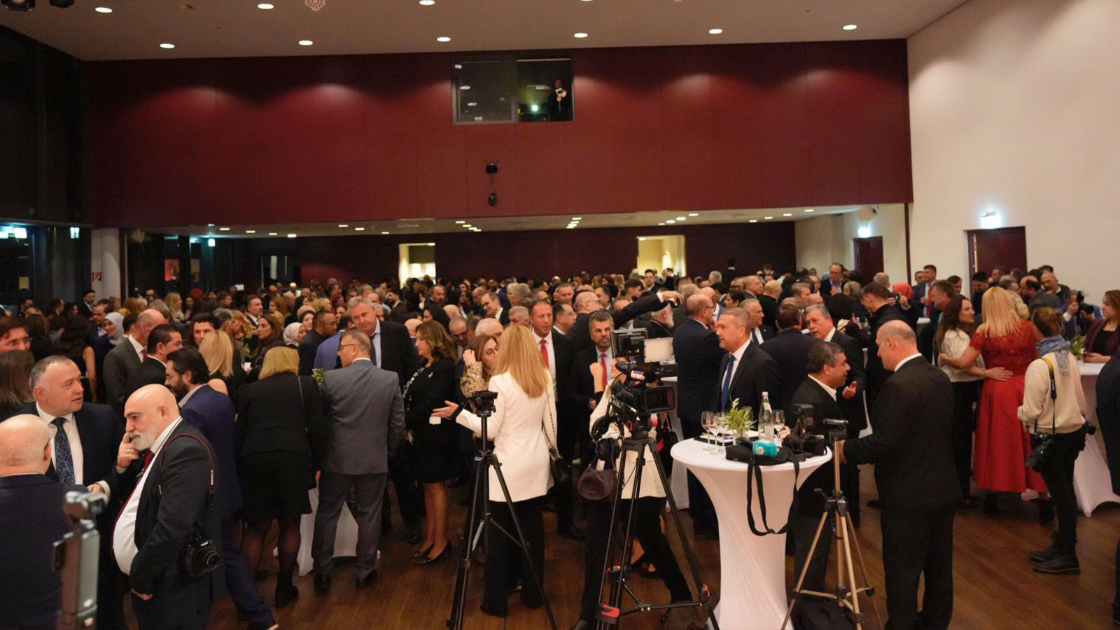 Essen Başkonsolosluğu’ndan Cumhuriyetin 102. yılına görkemli kutlama 13 essen cumhuriyet kutlama17