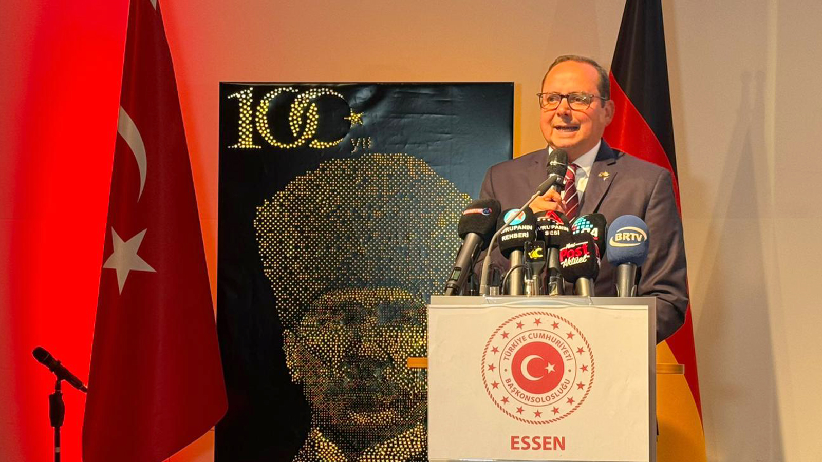 Essen Başkonsolosluğu’ndan Cumhuriyetin 102. yılına görkemli kutlama 12 essen cumhuriyet kutlama8