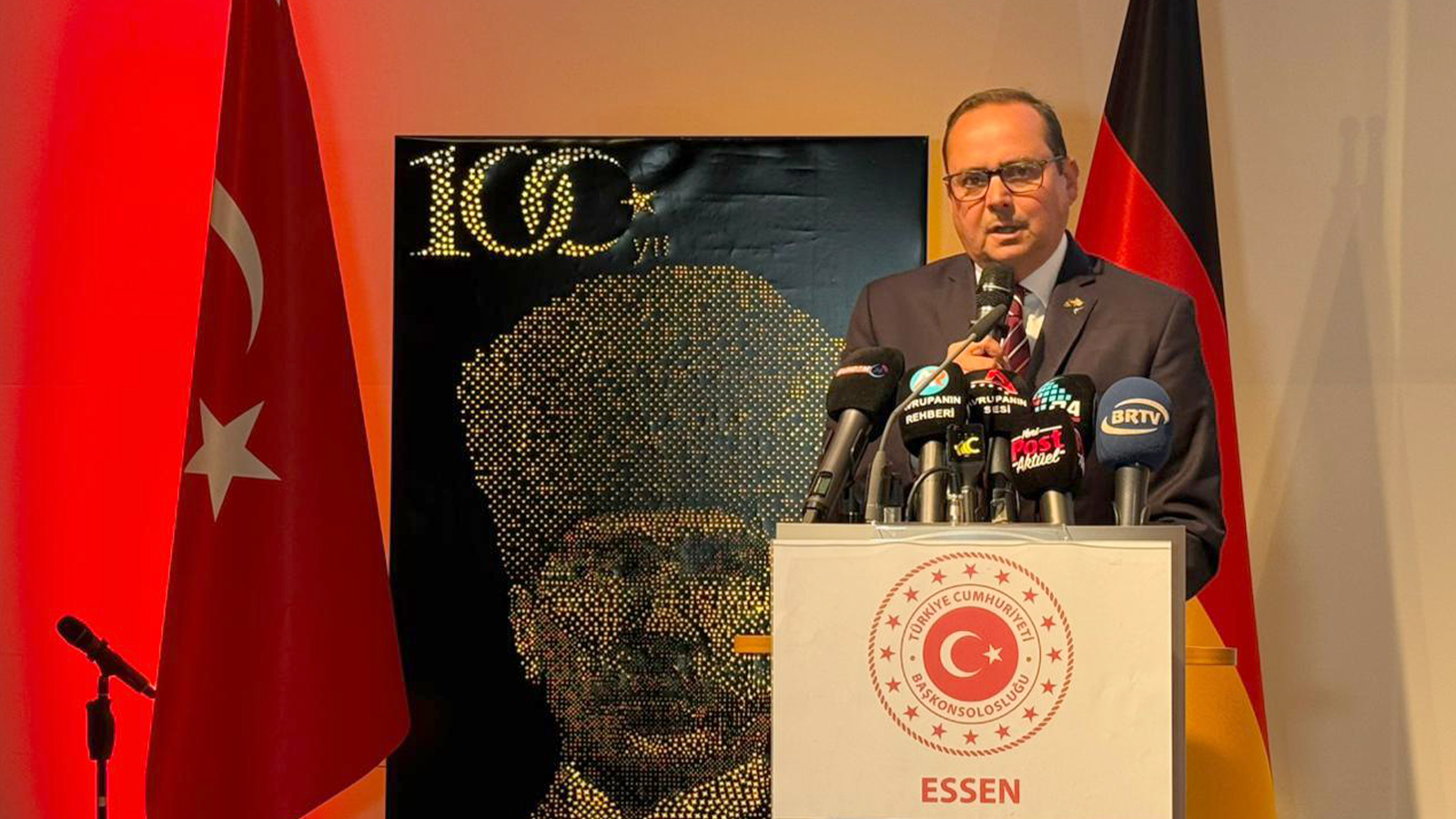 Essen Başkonsolosluğu’ndan Cumhuriyetin 102. yılına görkemli kutlama 11 essen cumhuriyet kutlama9