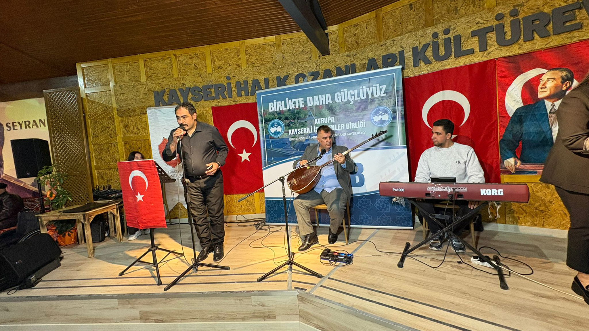 Cumhuriyet’in 102. Yılında AKİB’ten duygu dolu “Şühedaya Saygı Gecesi” 19 kayseri suheda anma12