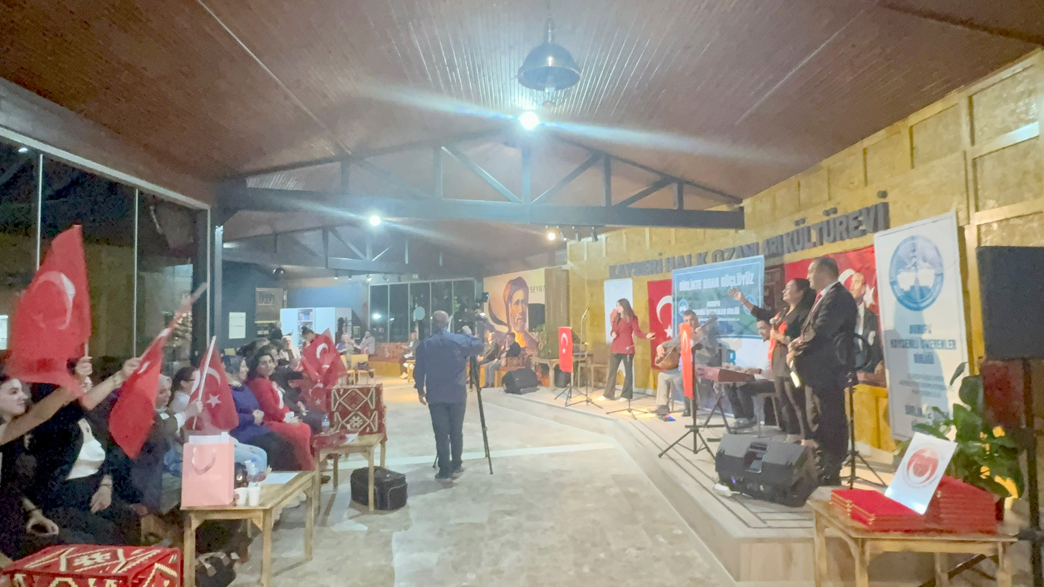 Cumhuriyet’in 102. Yılında AKİB’ten duygu dolu “Şühedaya Saygı Gecesi” 26 kayseri suheda anma2