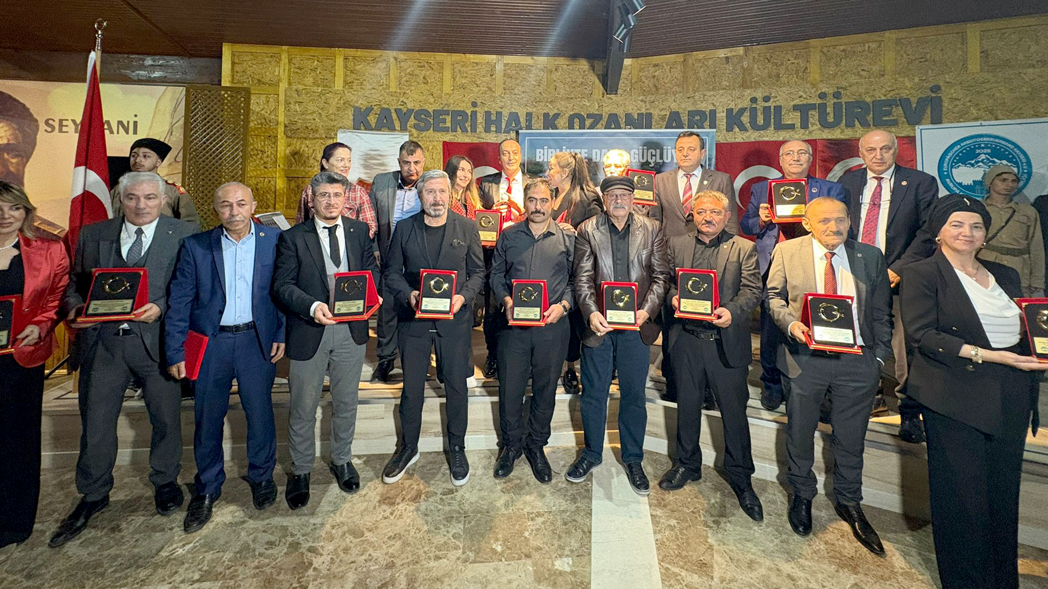 Cumhuriyet’in 102. Yılında AKİB’ten duygu dolu “Şühedaya Saygı Gecesi” 27 kayseri suheda anma3