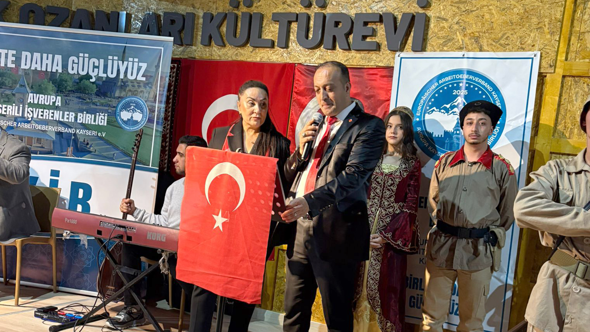 Cumhuriyet’in 102. Yılında AKİB’ten duygu dolu “Şühedaya Saygı Gecesi” 22 kayseri suheda anma4