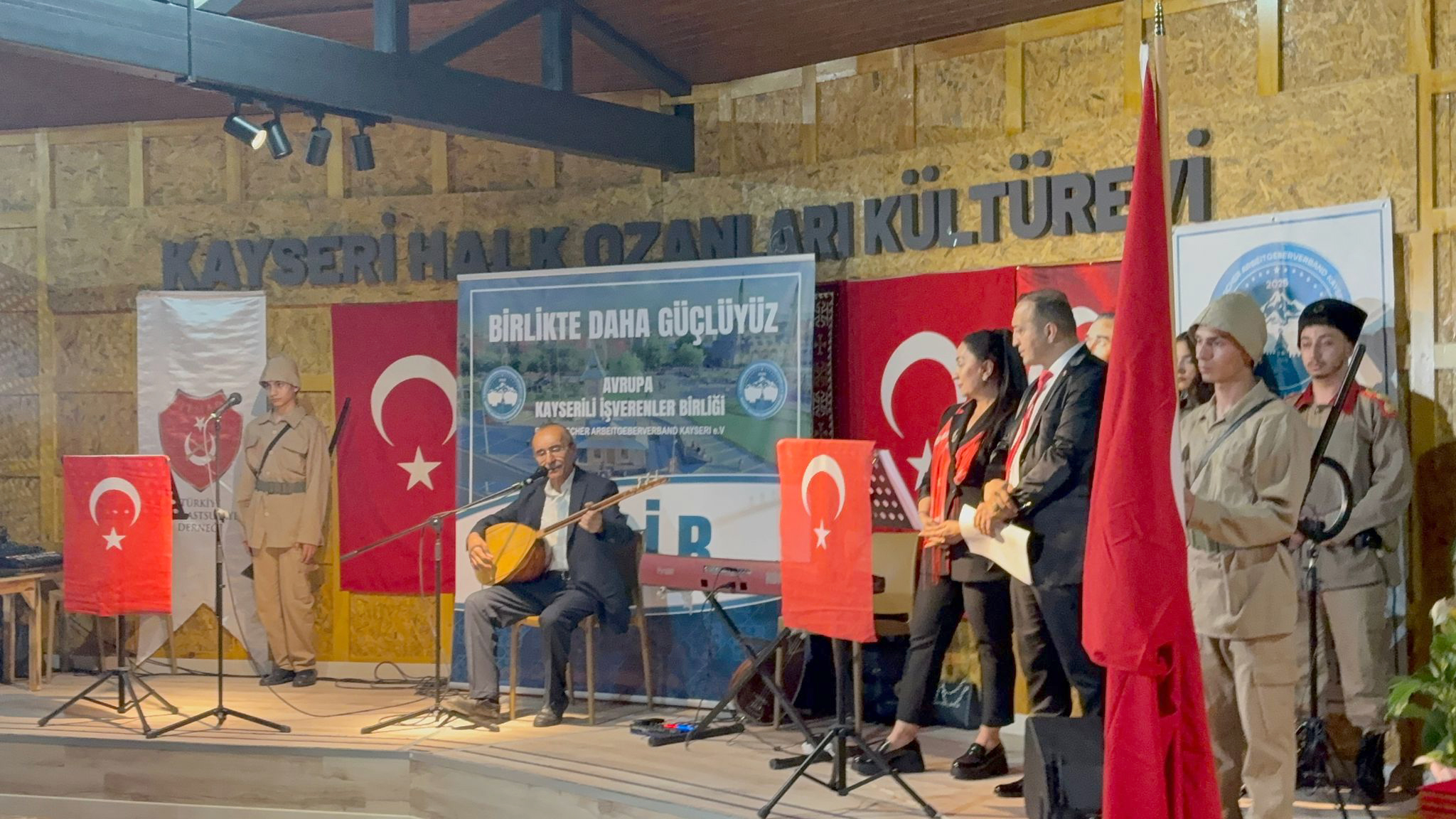 Cumhuriyet’in 102. Yılında AKİB’ten duygu dolu “Şühedaya Saygı Gecesi” 23 kayseri suheda anma6