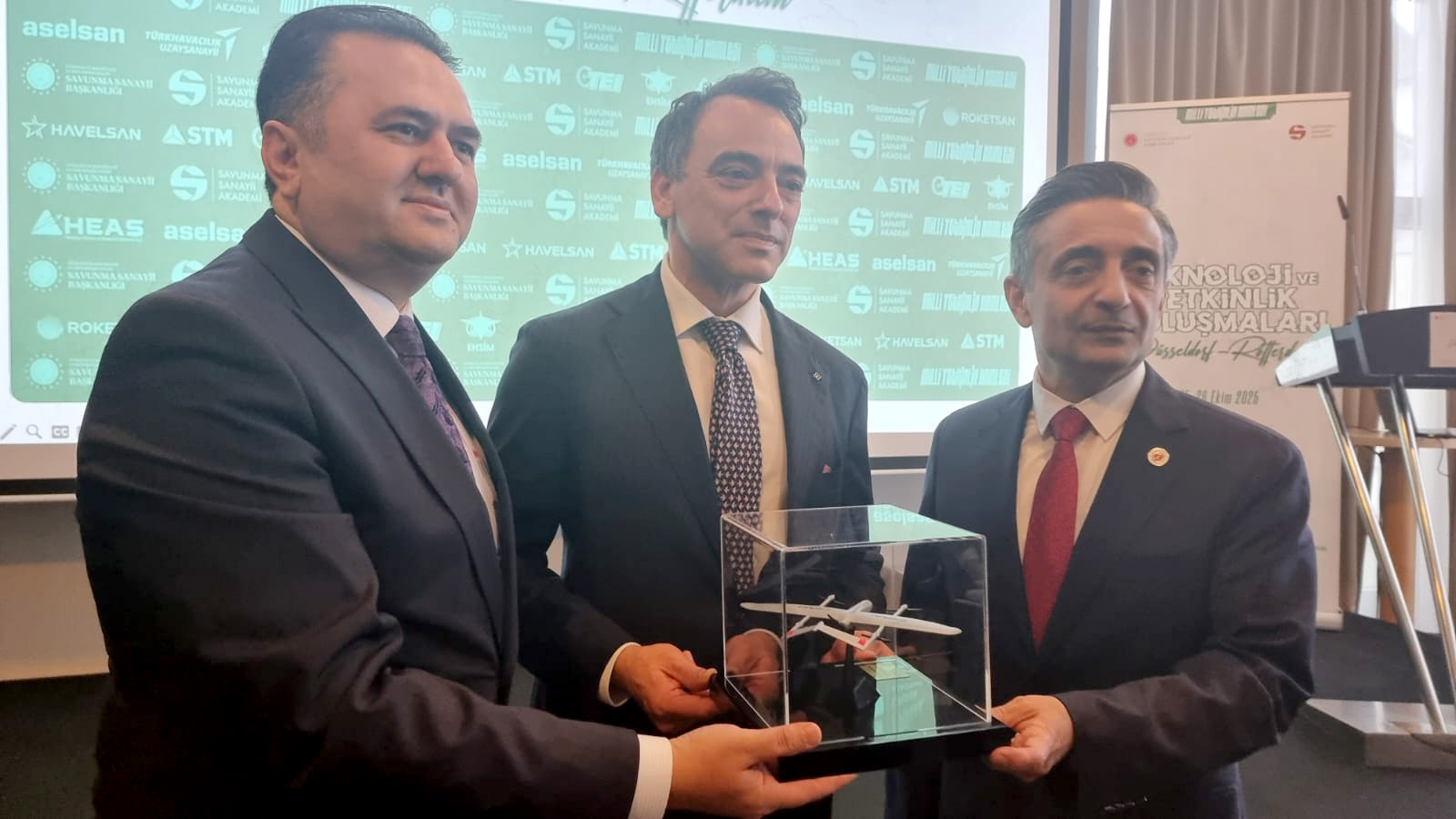 Düsseldorf’ta Türk Savunma Sanayii rüzgarı: “Milli Yetkinlik Hamlesi” Avrupa yolculuğuna devam ediyor 26 ssb dusseldorf2