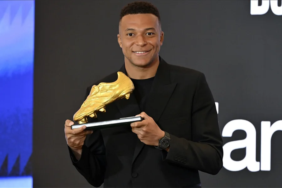 Mbappe, La Liga’da İlk Altın Ayakkabı’nın Sahibi Oldu Real Madrid’in Fransız yıldızı Kylian Mbappe, geçtiğimiz sezon La Liga’da attığı 31